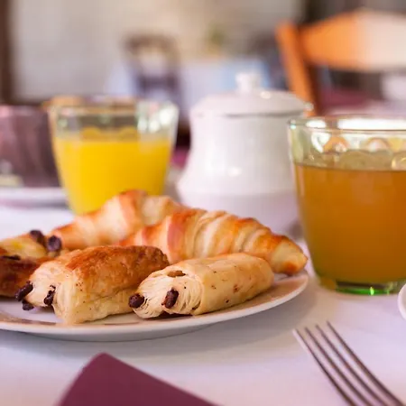 Le Pigeonnier Du Perron Hotel 3*